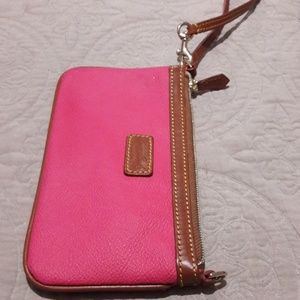 Dooney & Bourke wristlet 9inc long 5inc wide